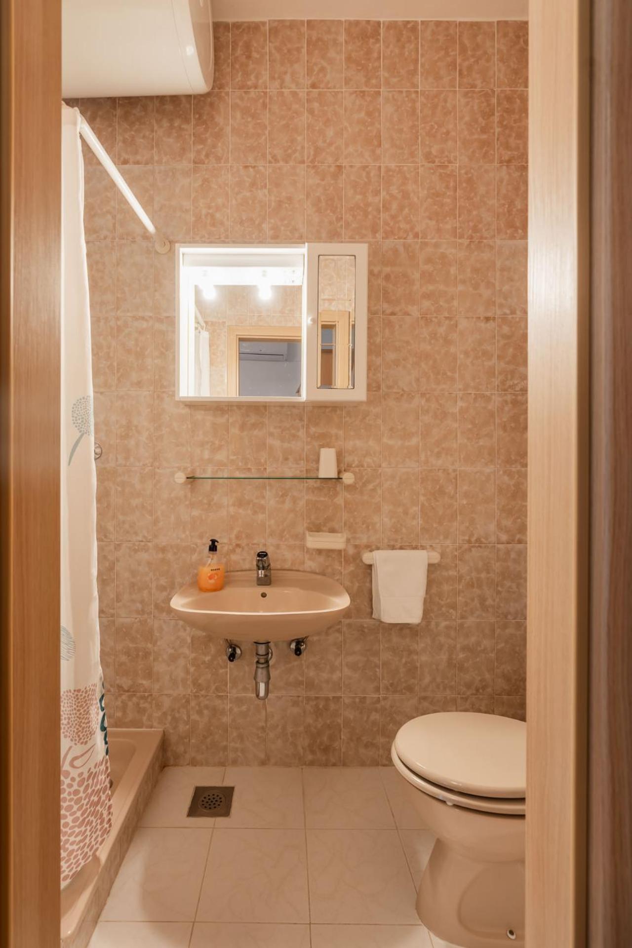 Villa Marisan Брибир Екстериор снимка