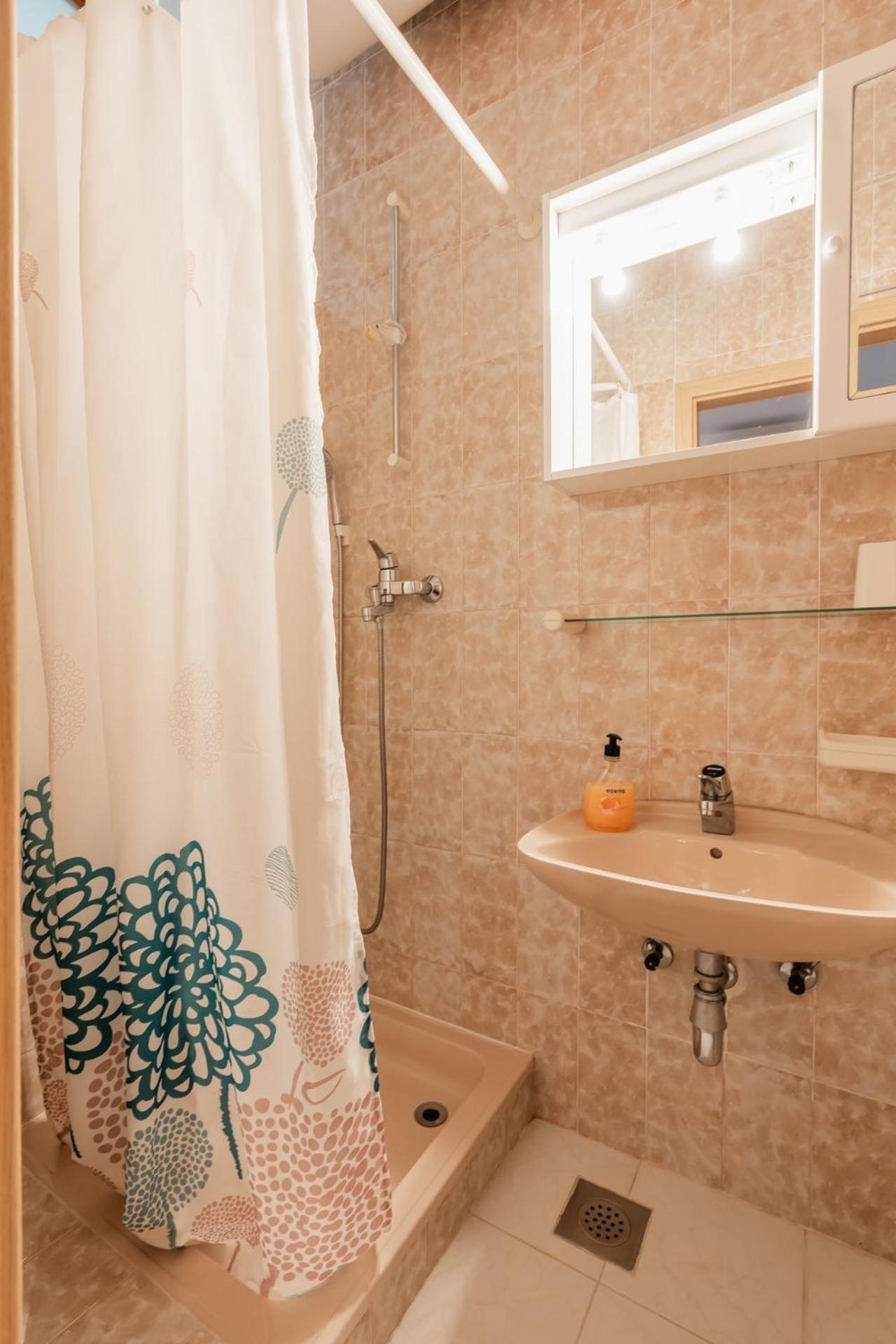 Villa Marisan Брибир Екстериор снимка